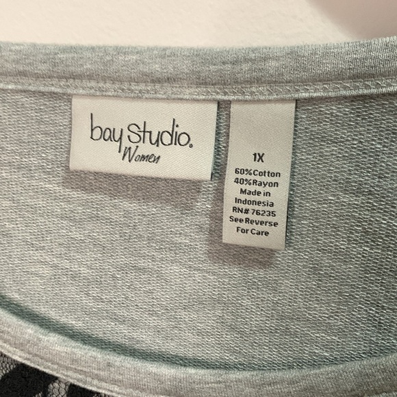 Bay studio, gray sweatshirt with black lace overlay size 1X - Picture 2 of 6